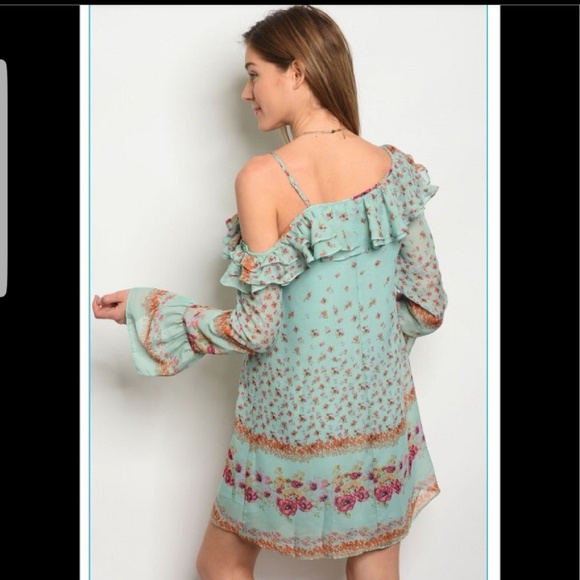 🎉HP🎉Off Shoulder Dress with Ruffles - Picture 3 of 8